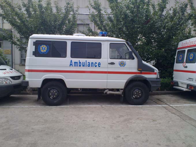 越野救护车